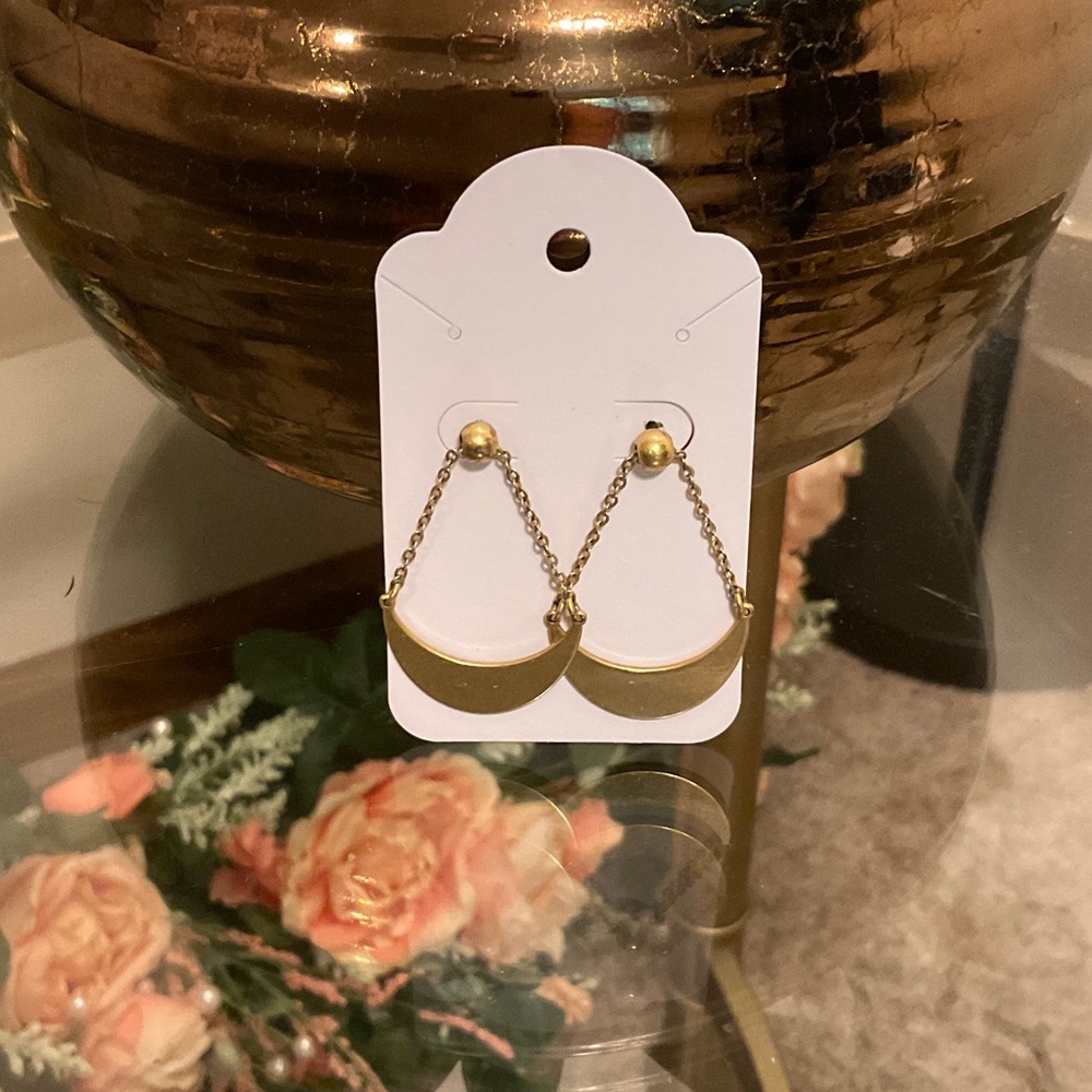 Elegant Gold Chain Drop Earrings